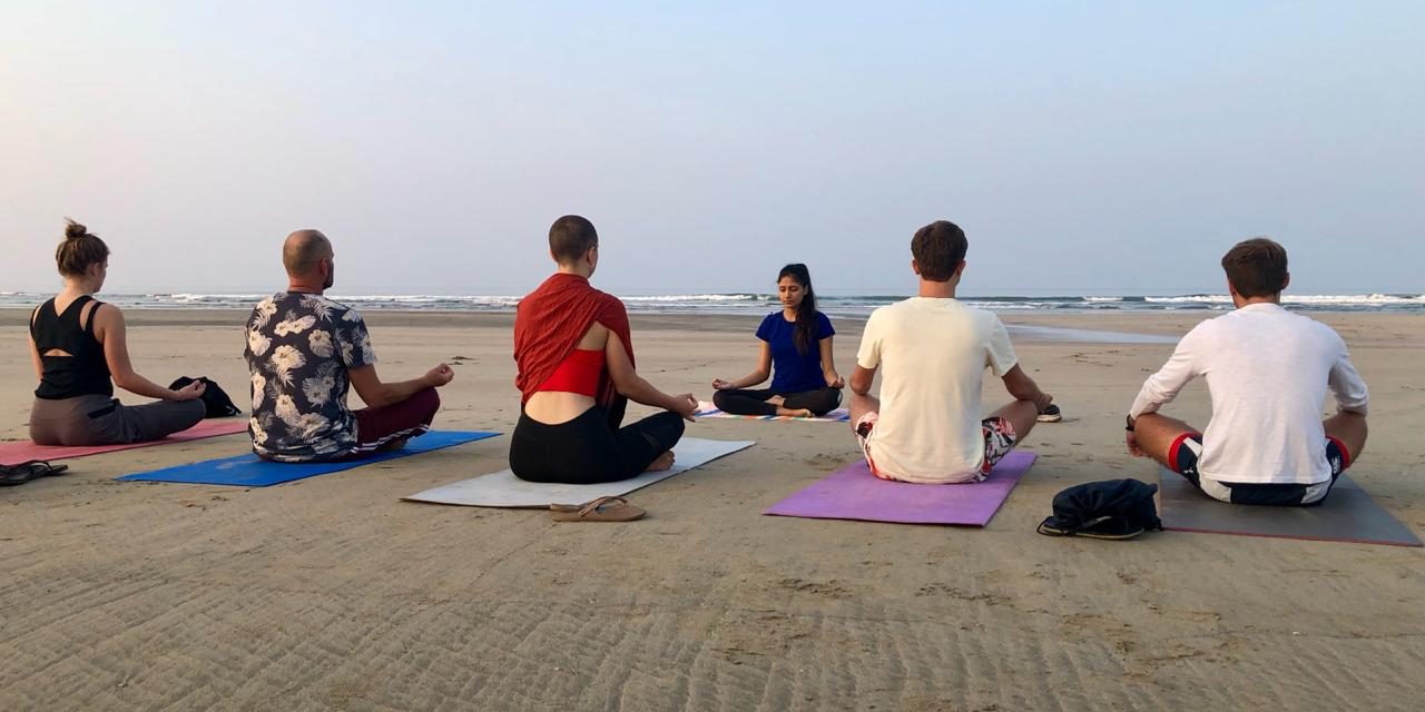 yogaBeach01